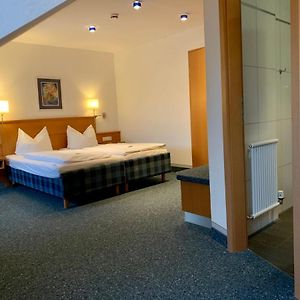 Standard Zimmer mit Kingsize-Bett